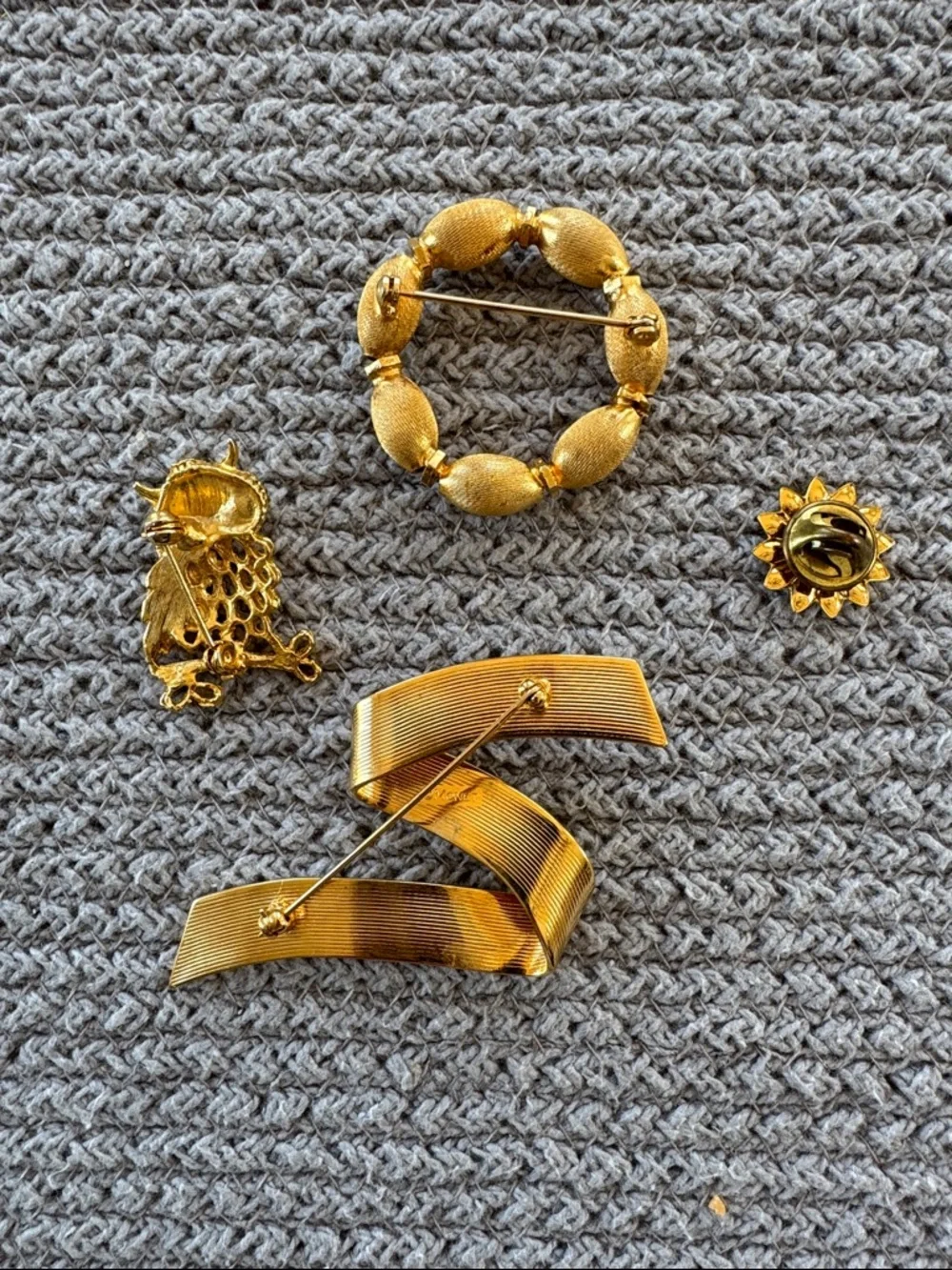 Lot of 4 Vintage 80s 90s Goldtone Brooches Pins Owl Wreath Sunflower Ribbon
